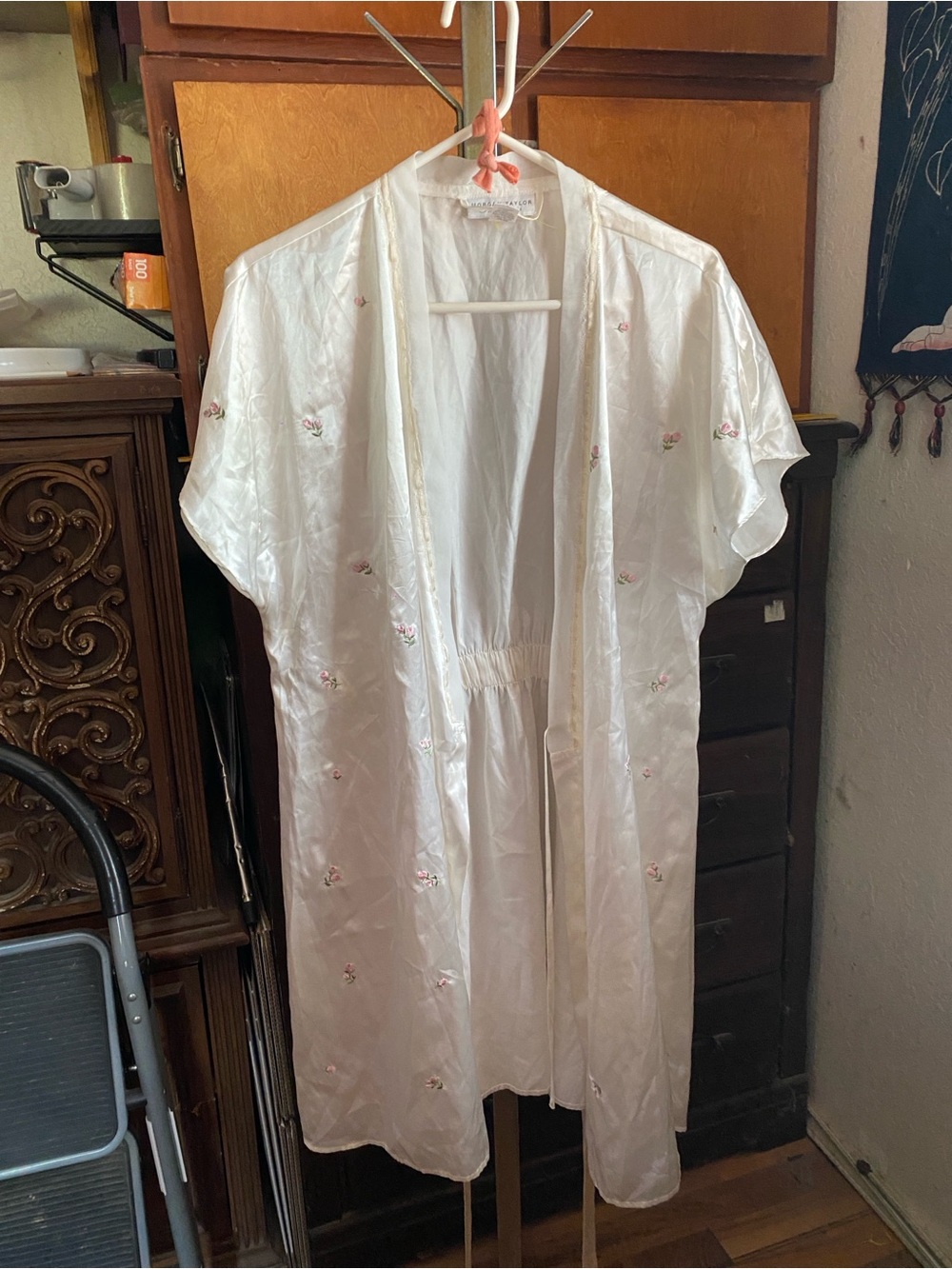 Vintage Satin Floral Embroidered Robe - Cream